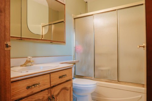 517 22 Street, Wainwright, AB - Indoor Photo Showing Bathroom