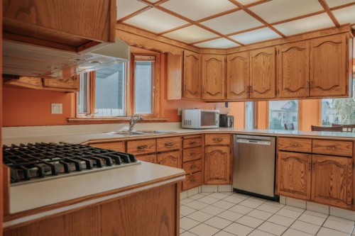 517 22 Street, Wainwright, AB - Indoor Photo Showing Kitchen With Double Sink