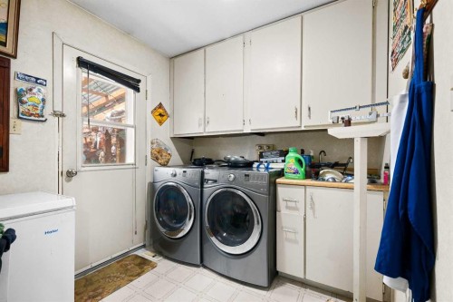 5001 Rr21, Blackfoot, AB - Indoor Photo Showing Laundry Room