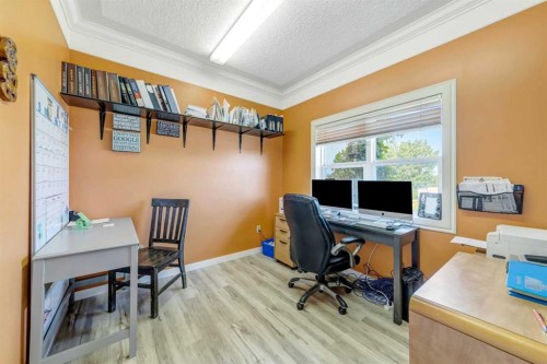 407 1 Avenue Nw, Waseca, SK - Indoor Photo Showing Office