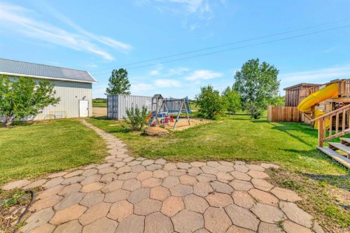 407 1 Avenue Nw, Waseca, SK - Outdoor With Backyard