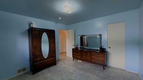 718 10 Street, Wainwright, AB - Indoor
