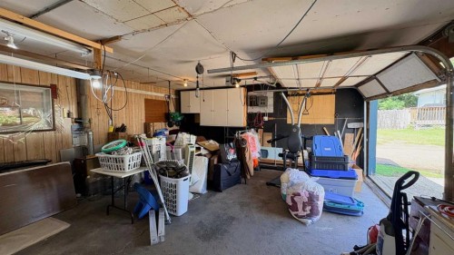 718 10 Street, Wainwright, AB - Indoor Photo Showing Garage