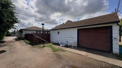 718 10 Street, Wainwright, AB - Outdoor With Exterior