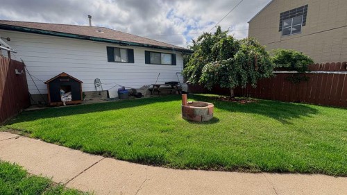 718 10 Street, Wainwright, AB - Outdoor