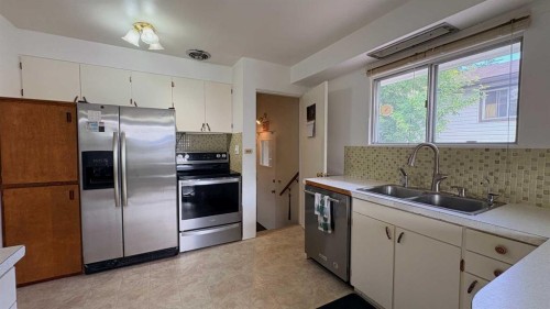 718 10 Street, Wainwright, AB - Indoor Photo Showing Kitchen With Double Sink