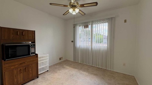 718 10 Street, Wainwright, AB - Indoor Photo Showing Other Room