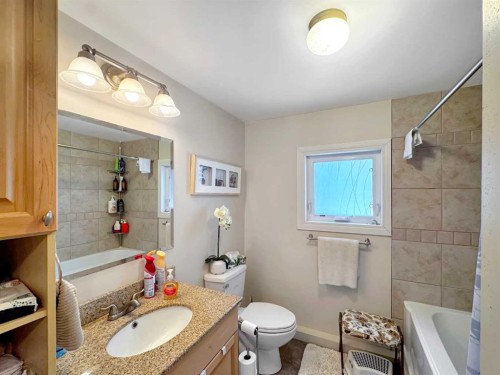 22 Hawkes Street, Marsden, SK - Indoor Photo Showing Bathroom