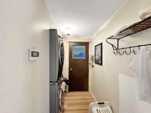22 Hawkes Street, Marsden, SK - Indoor