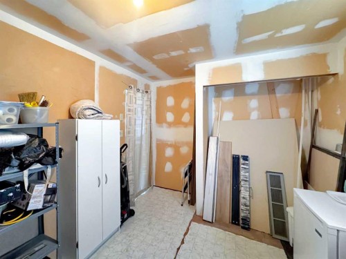 22 Hawkes Street, Marsden, SK - Indoor