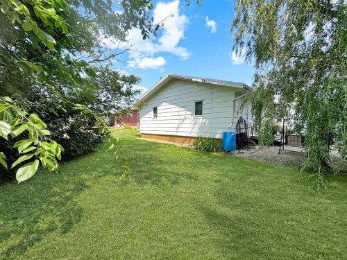 22 Hawkes Street, Marsden, SK - Outdoor