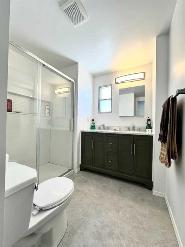 1950 5 Avenue, Wainwright, AB - Indoor Photo Showing Bathroom