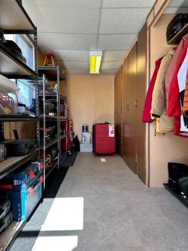 1950 5 Avenue, Wainwright, AB - Indoor Photo Showing Garage