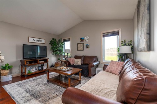 3802 74 Avenue, Lloydminster, AB - Indoor Photo Showing Living Room