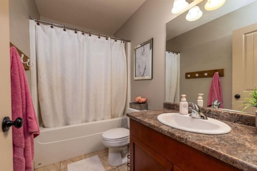 3802 74 Avenue, Lloydminster, AB - Indoor Photo Showing Bathroom