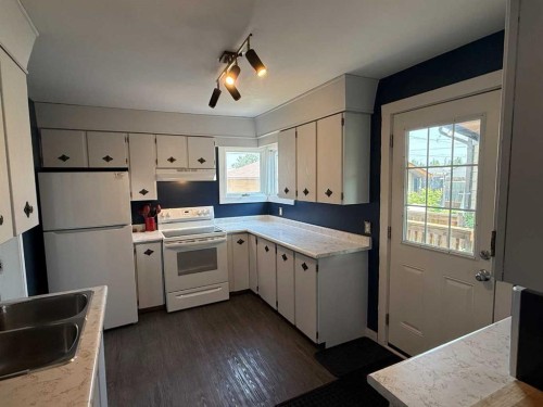 4722 54 Avenue, Vermilion, AB - Indoor Photo Showing Kitchen With Double Sink