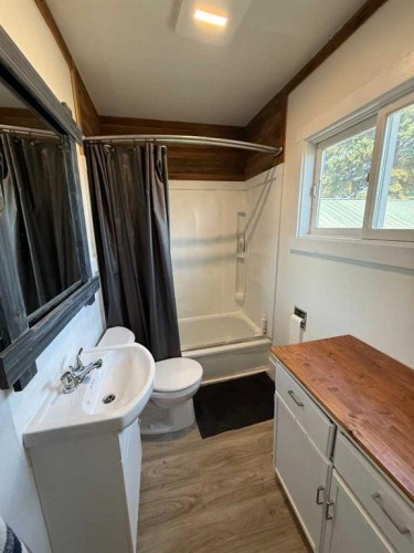 4722 54 Avenue, Vermilion, AB - Indoor Photo Showing Bathroom