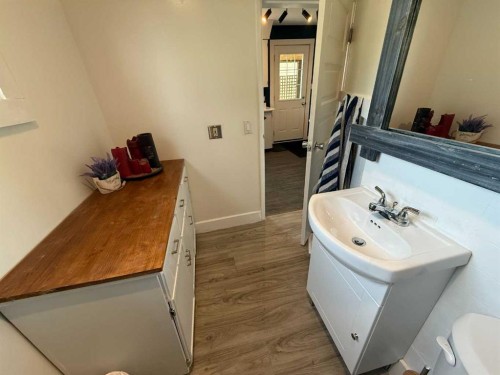 4722 54 Avenue, Vermilion, AB - Indoor Photo Showing Bathroom