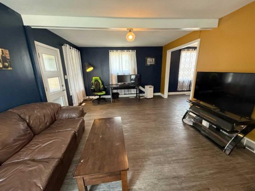 4722 54 Avenue, Vermilion, AB - Indoor Photo Showing Living Room