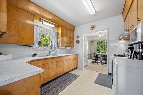 32037 Twp 504, Kitscoty, AB - Indoor Photo Showing Kitchen
