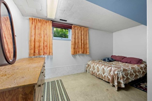 32037 Twp 504, Kitscoty, AB - Indoor Photo Showing Bedroom