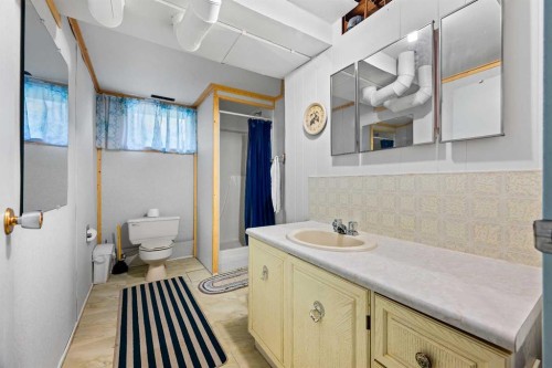 32037 Twp 504, Kitscoty, AB - Indoor Photo Showing Bathroom