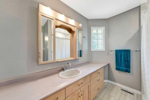 1926 8 Avenue, Wainwright, AB - Indoor Photo Showing Bathroom