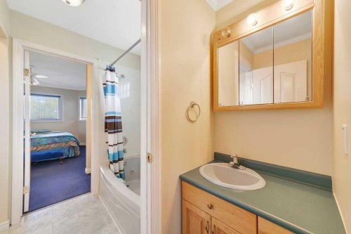 1926 8 Avenue, Wainwright, AB - Indoor Photo Showing Bathroom