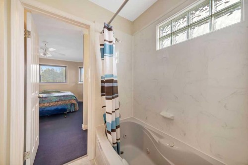 1926 8 Avenue, Wainwright, AB - Indoor Photo Showing Bathroom