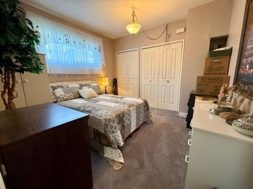 1037 4 Avenue, Wainwright, AB - Indoor Photo Showing Bedroom
