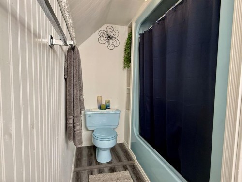 1037 4 Avenue, Wainwright, AB - Indoor Photo Showing Bathroom