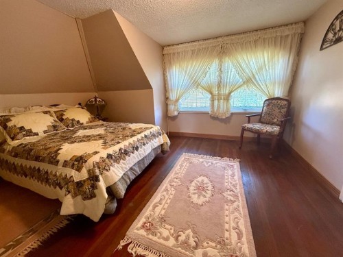 1037 4 Avenue, Wainwright, AB - Indoor Photo Showing Bedroom