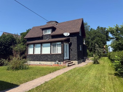 1037 4 Avenue, Wainwright, AB - Outdoor