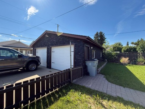 1037 4 Avenue, Wainwright, AB - Outdoor