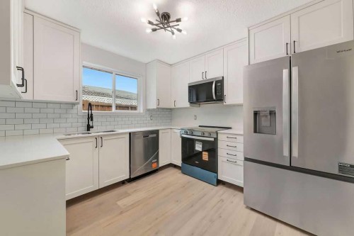 2810 45 Avenue, Lloydminster, SK - Indoor Photo Showing Kitchen With Stainless Steel Kitchen