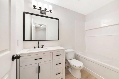 2810 45 Avenue, Lloydminster, SK - Indoor Photo Showing Bathroom