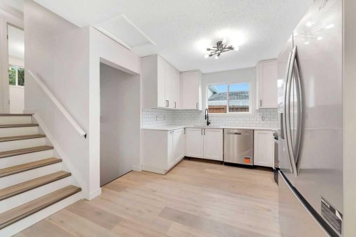 2810 45 Avenue, Lloydminster, SK - Indoor Photo Showing Kitchen