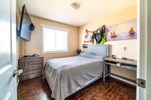 2521 11 Avenue, Wainwright, AB - Indoor Photo Showing Bedroom