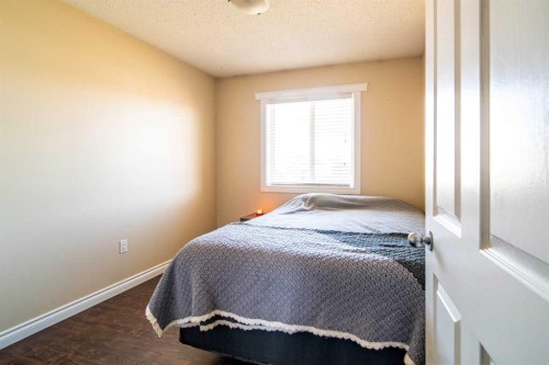 2521 11 Avenue, Wainwright, AB - Indoor Photo Showing Bedroom