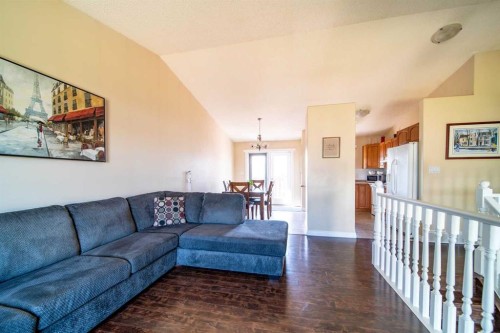 2521 11 Avenue, Wainwright, AB - Indoor Photo Showing Living Room