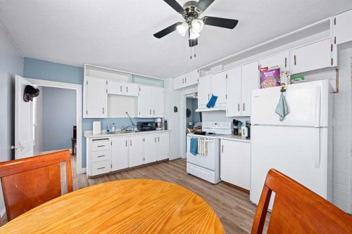 Pt Ne 12-46-21 W3, Rural, SK - Indoor Photo Showing Kitchen With Double Sink