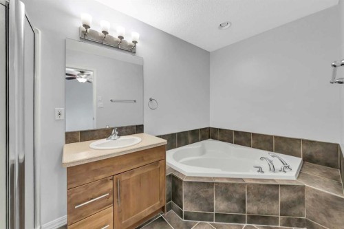 3903 70 Avenue, Lloydminster, AB - Indoor Photo Showing Bathroom
