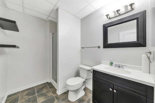 3903 70 Avenue, Lloydminster, AB - Indoor Photo Showing Bathroom