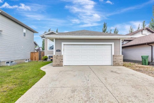 3903 70 Avenue, Lloydminster, AB - Outdoor