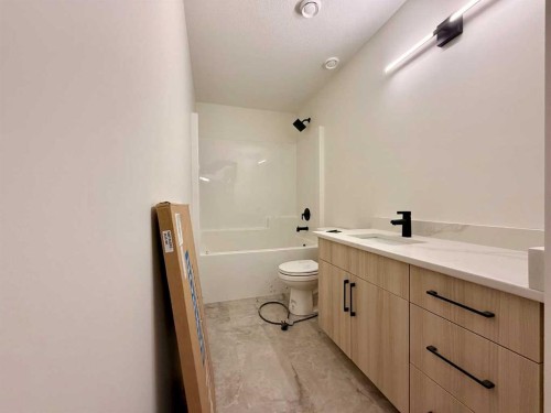 3805 42 Avenue, Lloydminster, SK - Indoor Photo Showing Bathroom