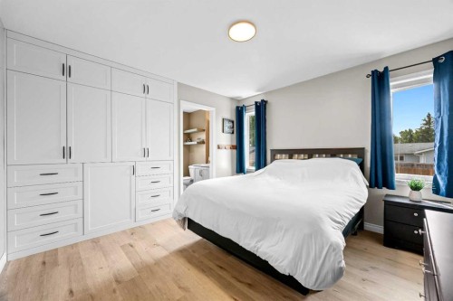 4725 54 Avenue, Kitscoty, AB - Indoor Photo Showing Bedroom