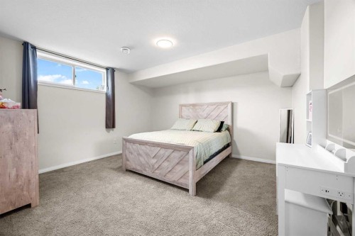 4725 54 Avenue, Kitscoty, AB - Indoor Photo Showing Bedroom