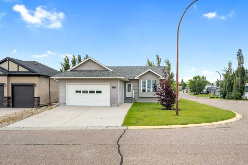 4725 54 Avenue, Kitscoty, AB - Outdoor With Facade