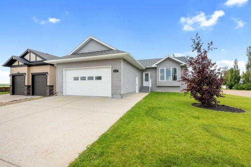 4725 54 Avenue, Kitscoty, AB - Outdoor With Facade