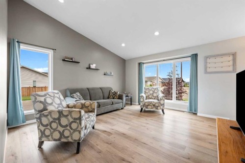 4725 54 Avenue, Kitscoty, AB - Indoor Photo Showing Living Room